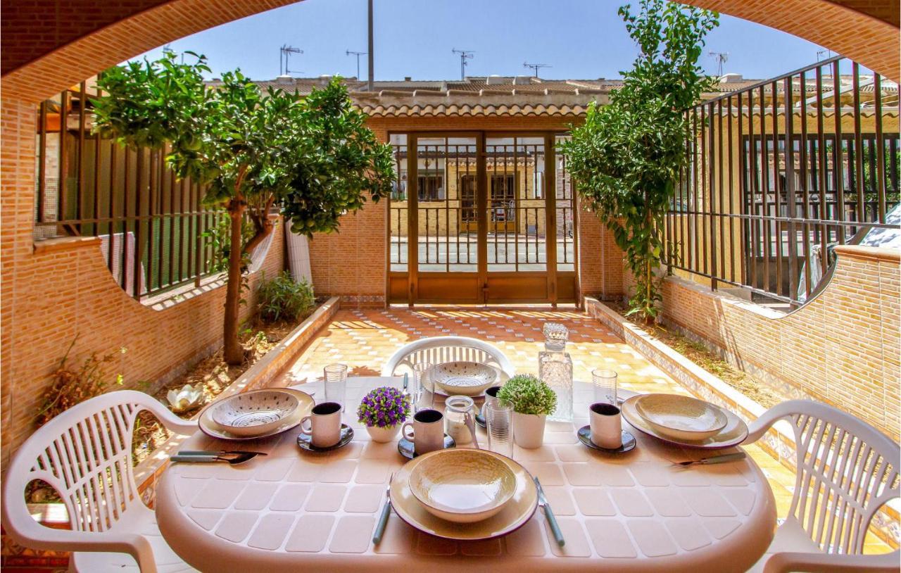 Stunning home in Los Alczares with WiFi&2 Bedrooms Los Alcázares Exterior foto